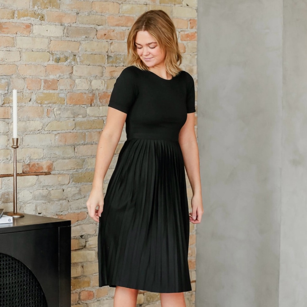 Beautiful Pleated Black Midi Dress!
